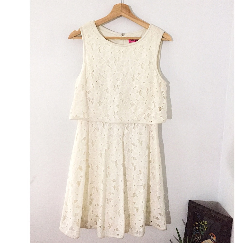 Betsey Johnson cream lace patterned two tier dress